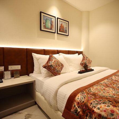 Hiraya Hotels Mohali Exterior foto