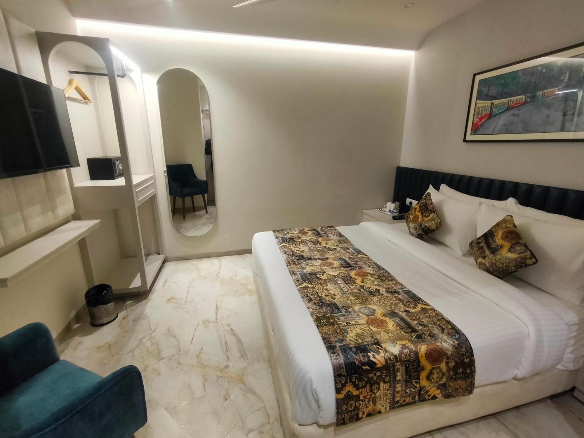 Hiraya Hotels Mohali Exterior foto