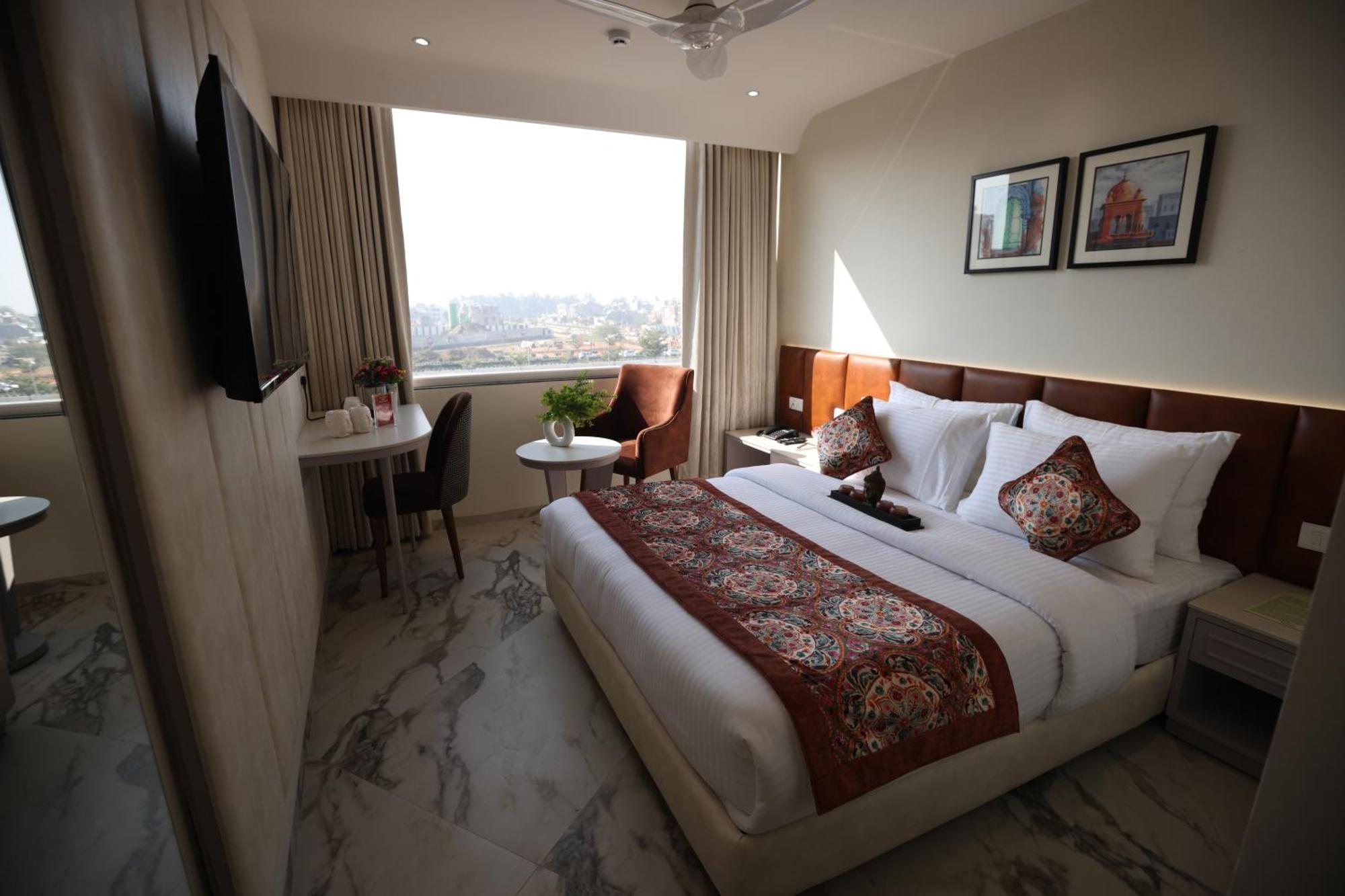 Hiraya Hotels Mohali Exterior foto