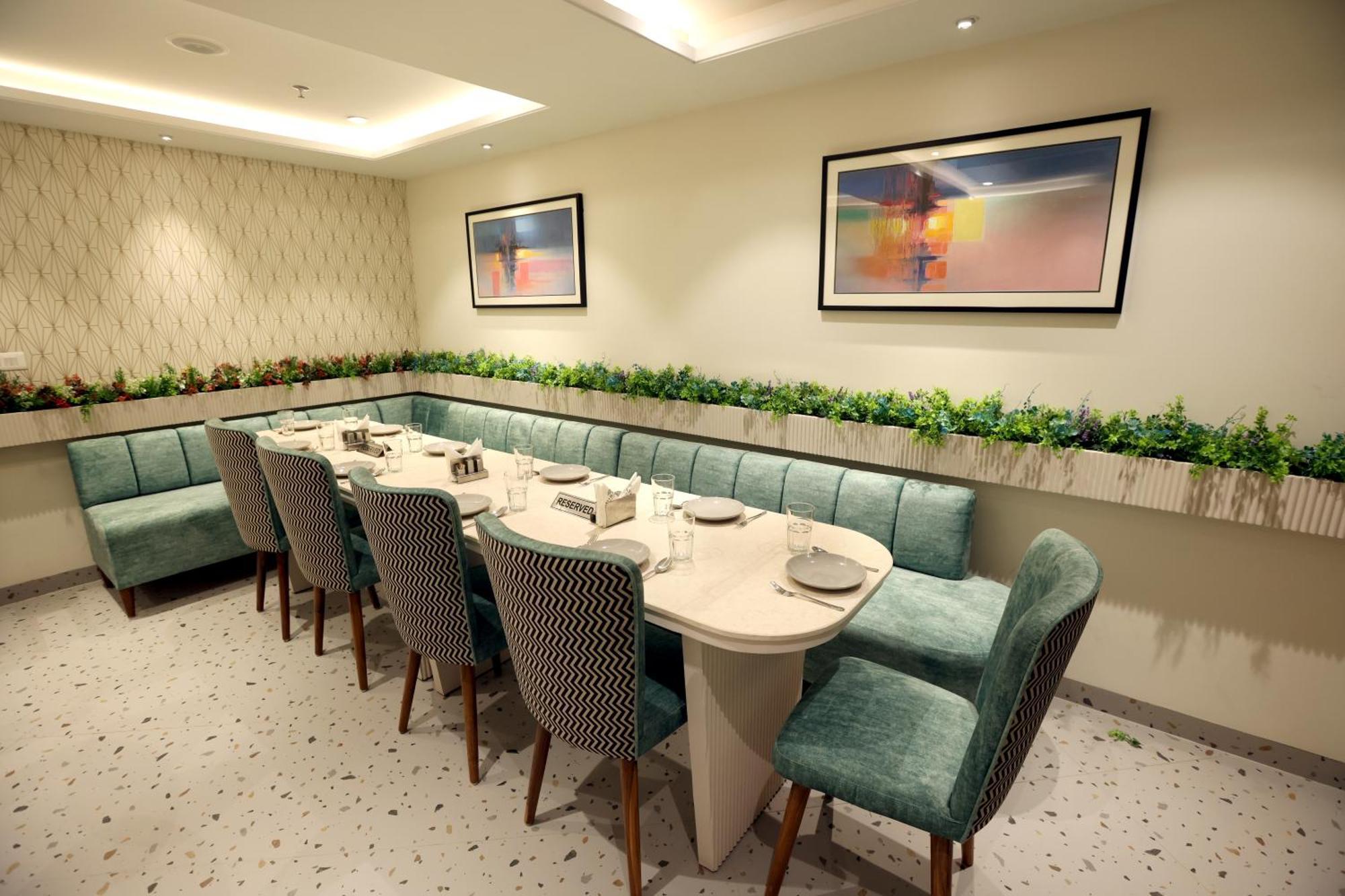 Hiraya Hotels Mohali Exterior foto