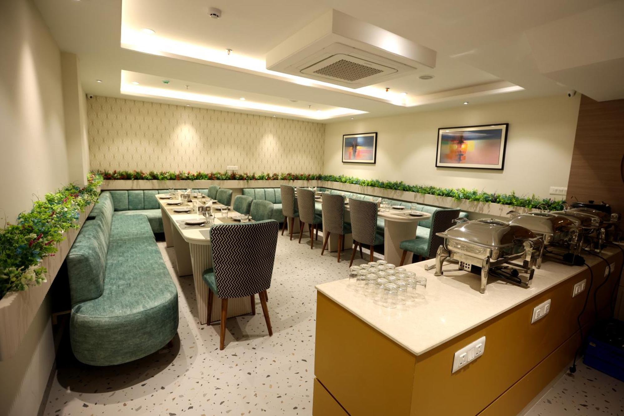 Hiraya Hotels Mohali Exterior foto