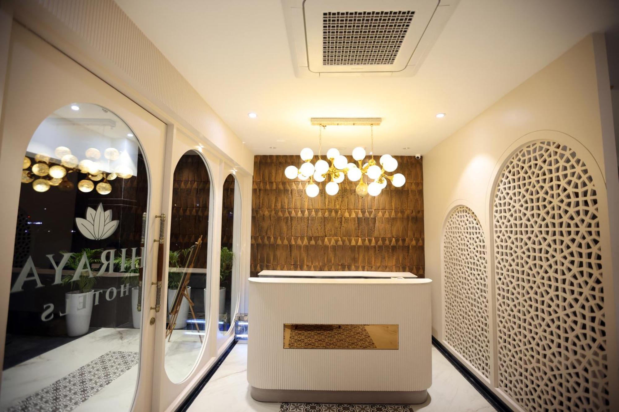 Hiraya Hotels Mohali Exterior foto